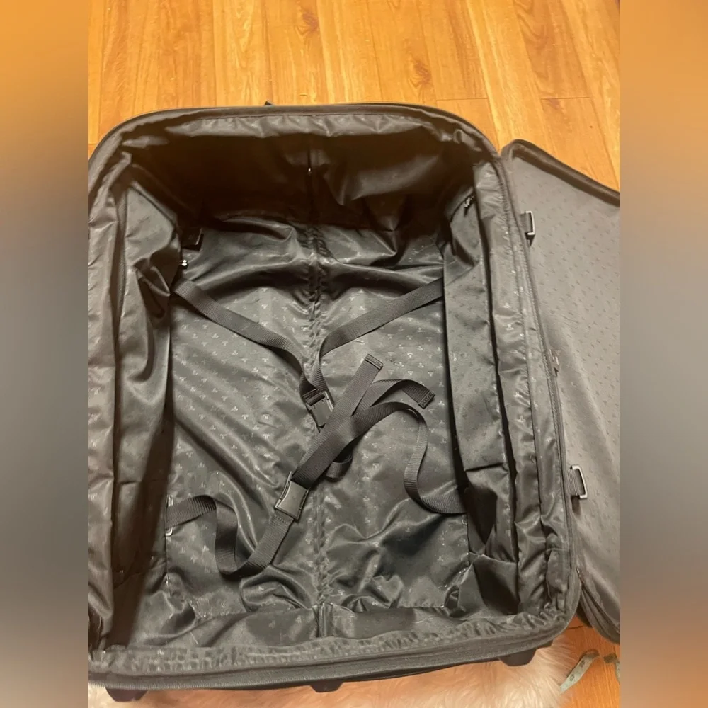 Tumi G4 22904B4 wheeled travel luggage